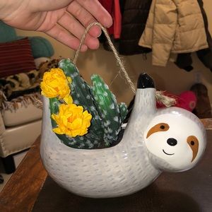 Sloth planter